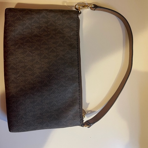 michael kors wristlet - Picture 2 of 5